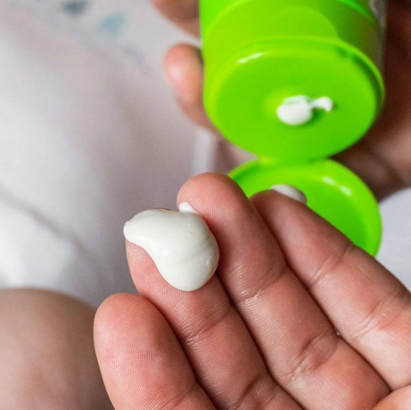 Biologische baby bodymilk met amandelolie en sheaboter – zonder parabenen