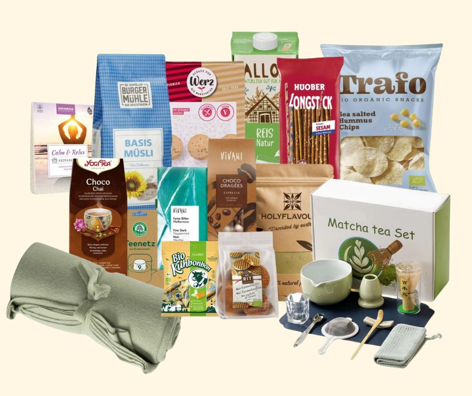 Kerstpakket PUUR Recharge & Relax gevuld met biologische lekkernijen, Yogi Tea, matcha theeset, snacks, chocola, aromatherapie en een zachte plaid. Een luxe geschenkpakket om tijdens de feestdagen volledig tot rust te komen en te genieten van pure ontspanning.